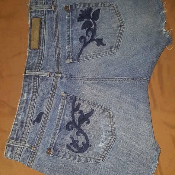 Seven Cut-Offs - Picture 2 of 4